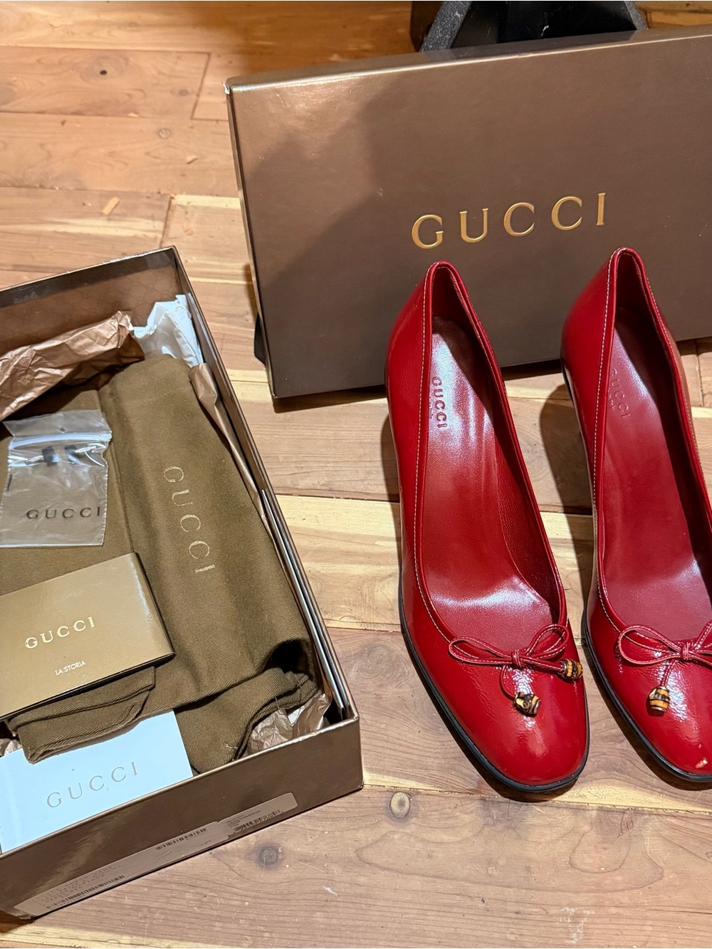 Stunning Authentic Vintage 1986 Gucci Red Patent Leather Pumps-Complete Box Set